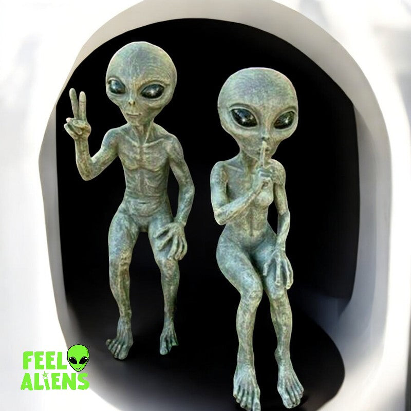 Outdoor of aliens statues for the garden and home- couple- Feelaliens