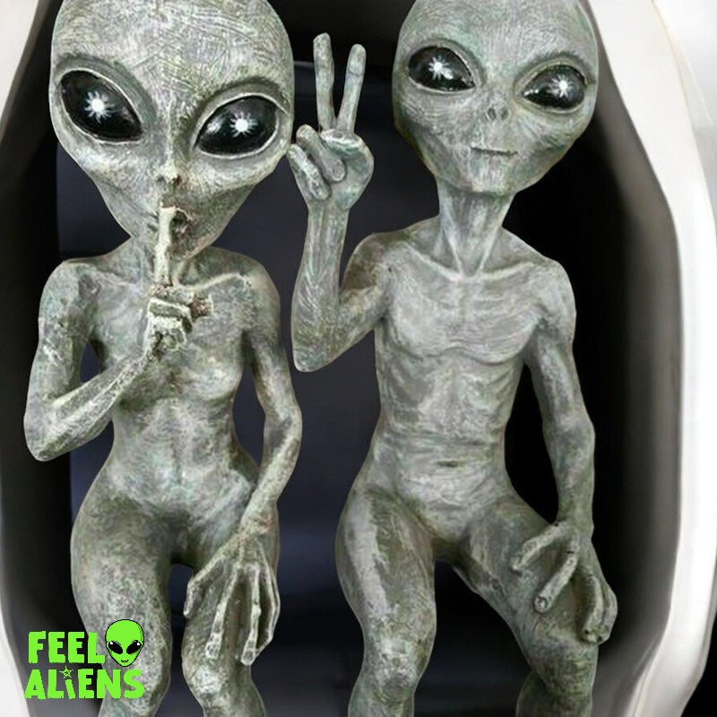Outdoor of aliens statues for the garden and home- couple- Feelaliens
