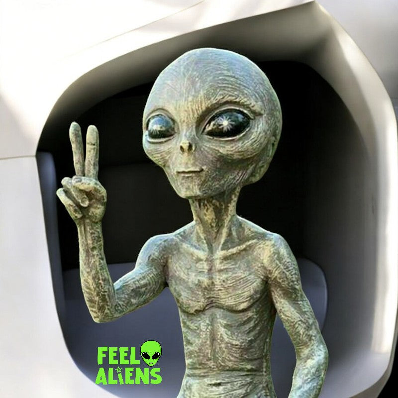 Outdoor  of aliens statues for the garden and home- couple- Feelaliens