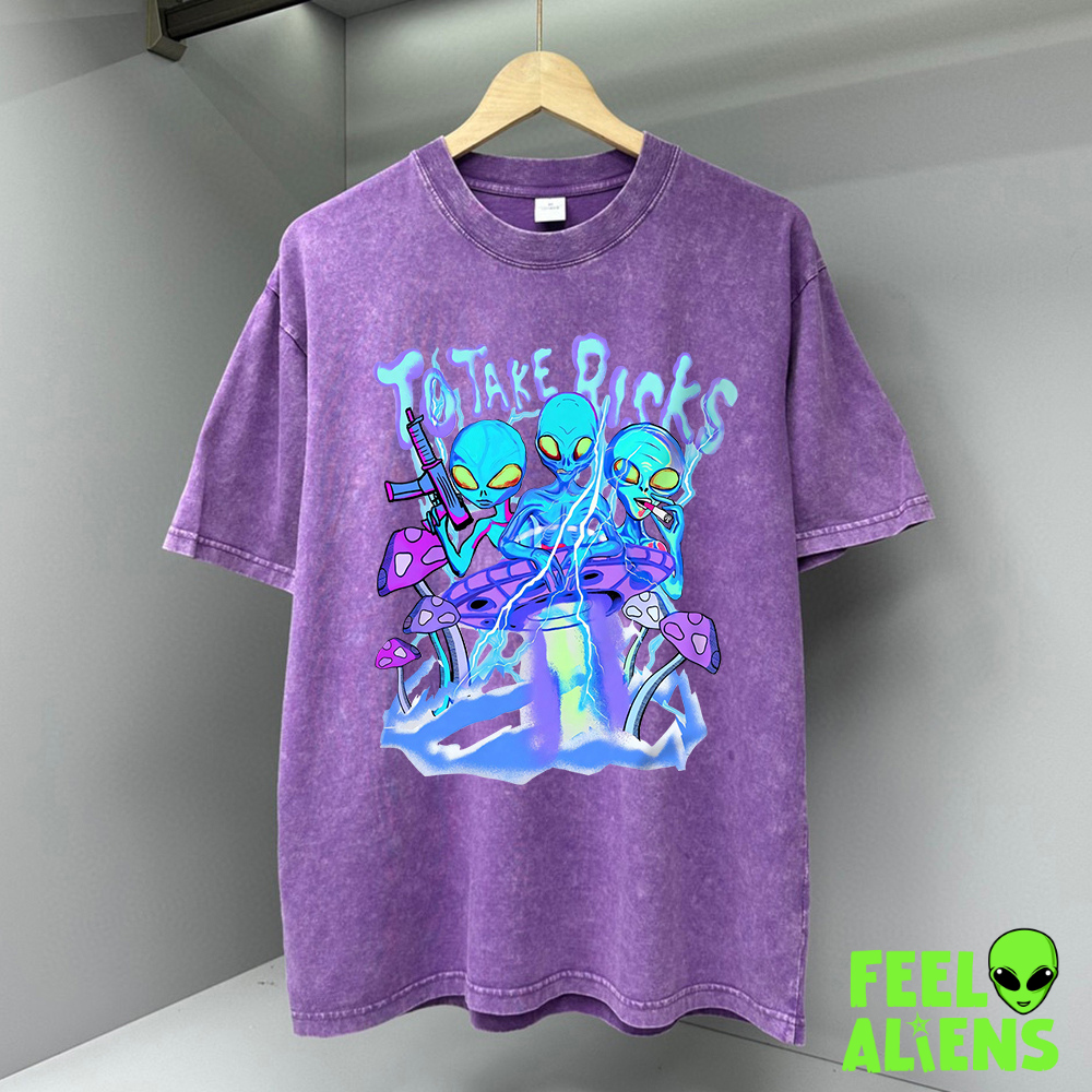 Vintage Alien Print T-Shirt – "Take Risks"