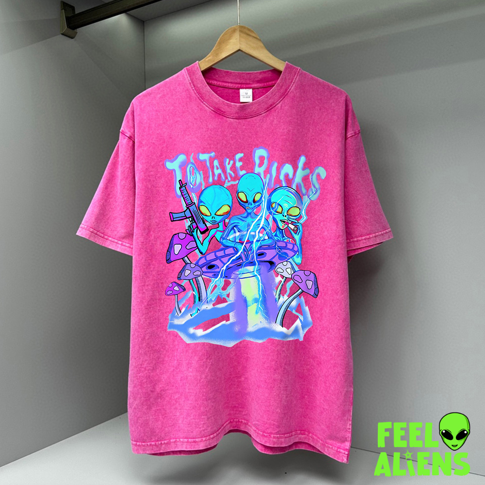 Vintage Alien Print T-Shirt – "Take Risks"