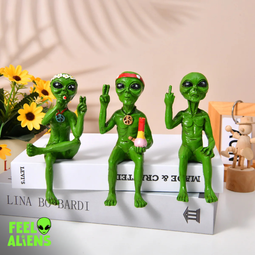 Alien Statue- Peace Trio