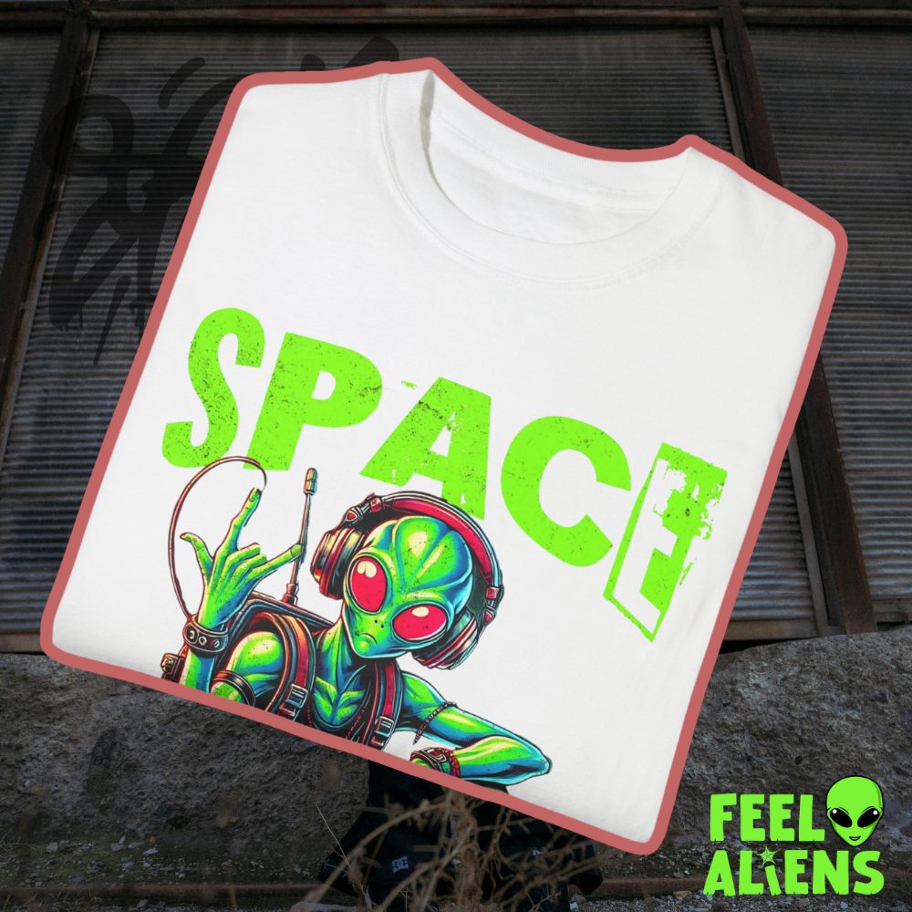 "Chill Alien" Graphic Tee Feelaliens