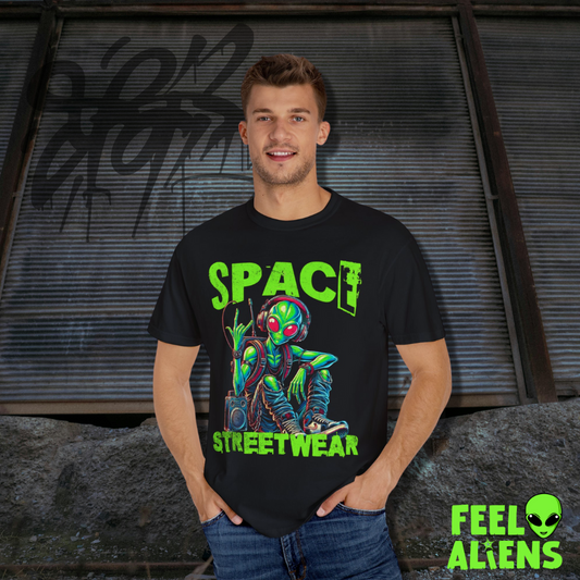 Space Streetwear Alien Graphic T-Shirt - Unisex Tee-Feelaliens