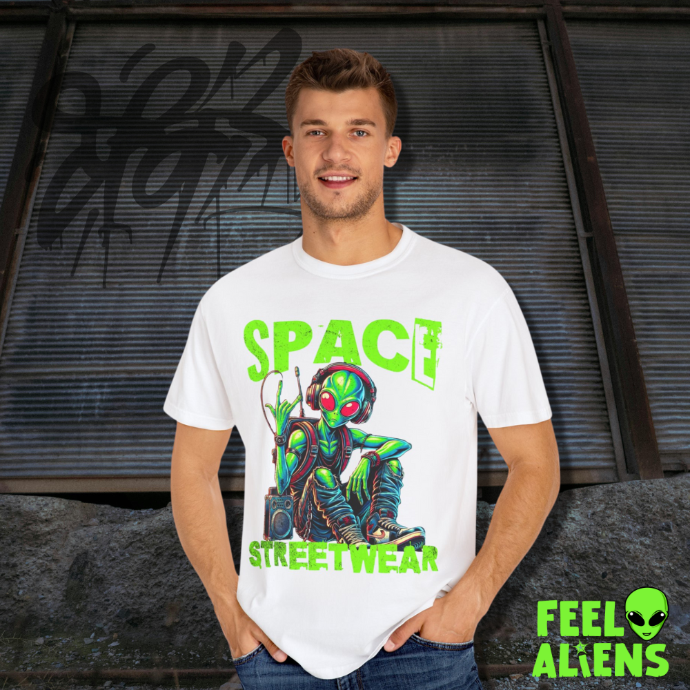 Space Streetwear Alien Graphic T-Shirt - Unisex Tee-Feelaliens