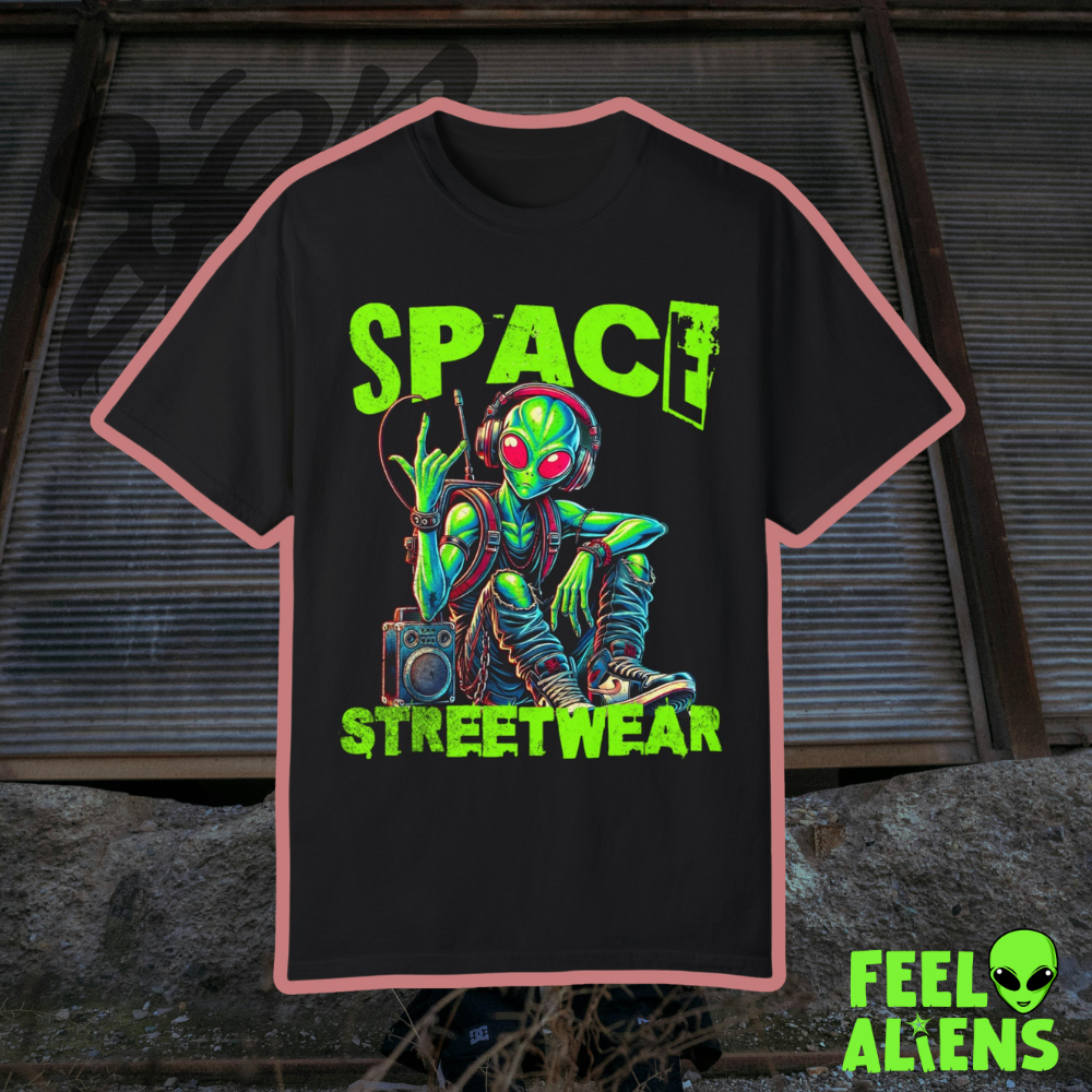 Space Streetwear Alien Graphic T-Shirt - Unisex Tee-Feelaliens