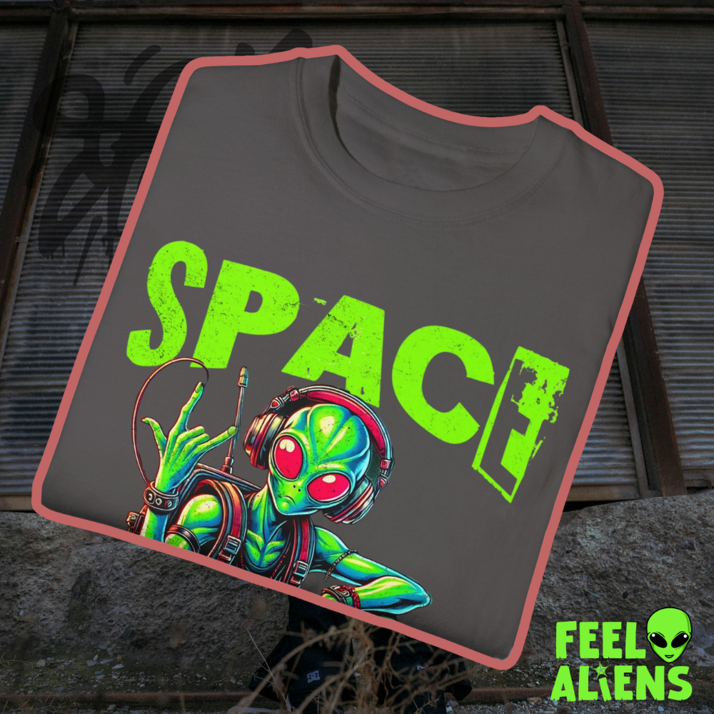 Space Streetwear Alien Graphic T-Shirt - Unisex Tee-Feelaliens